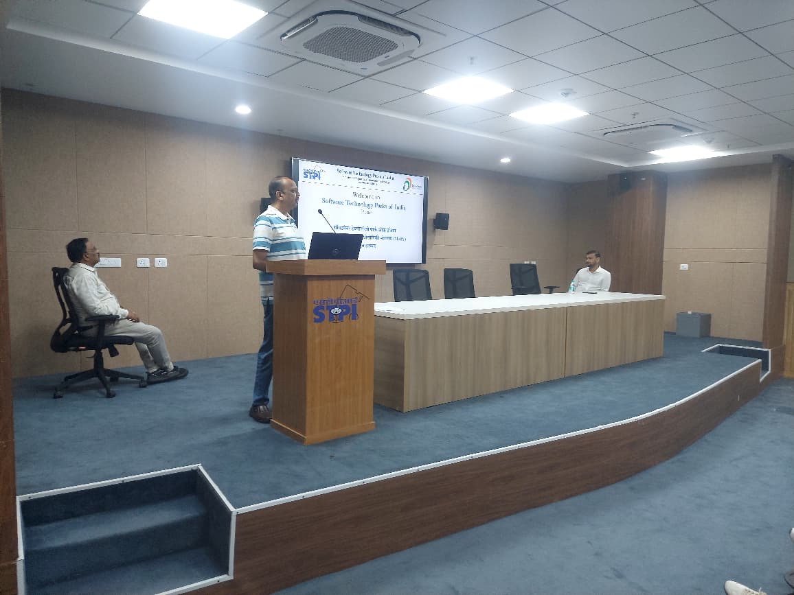STPIPune's tweet photo. STPI-Pune organized an industrial visit for the students &amp; faculties of Rajiv Gandhi College of Engineering, Research and Technology, Ballarshah wherein they were briefed about STPI services &amp; also explained role of #STPICoEs in fostering #startupsecosystem.

@stpiindia @arvindtw https://t.co/RC2p6ymoXB