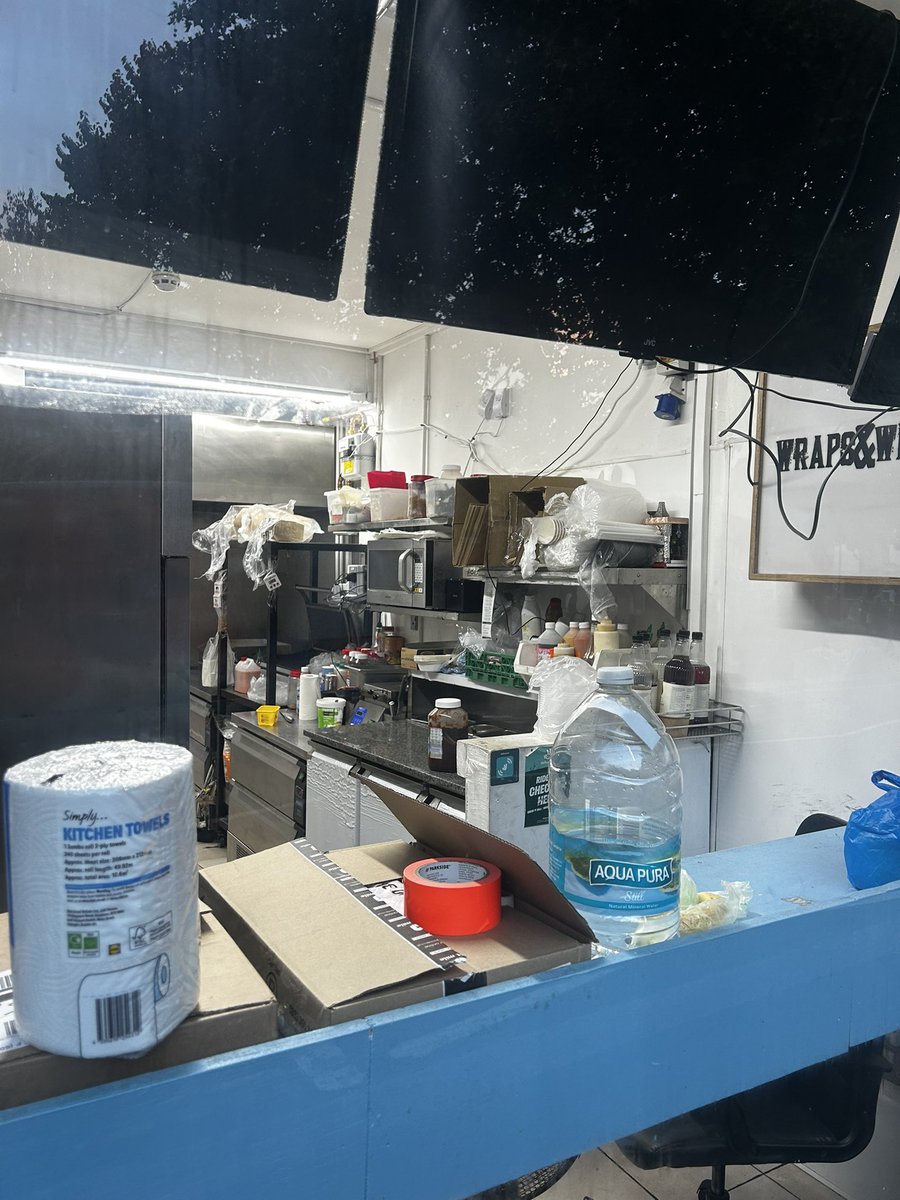 balshea's tweet photo. Reality of a dark kitchen ! They don’t even try to hide it , be careful where your food comes from . @Deliveroo https://t.co/cj1BUDYzTA