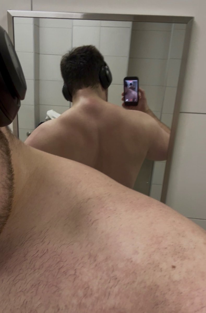 CaelKaleCael's tweet photo. I can’t wait for this week to be over | #gym #upperbody #liftingboy #gymselfie #gaygym #powerlifting #beefy #progressphotos https://t.co/yFMNFXfOuC