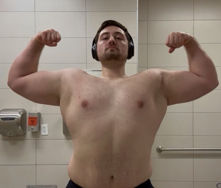 CaelKaleCael's tweet photo. I can’t wait for this week to be over | #gym #upperbody #liftingboy #gymselfie #gaygym #powerlifting #beefy #progressphotos https://t.co/yFMNFXfOuC