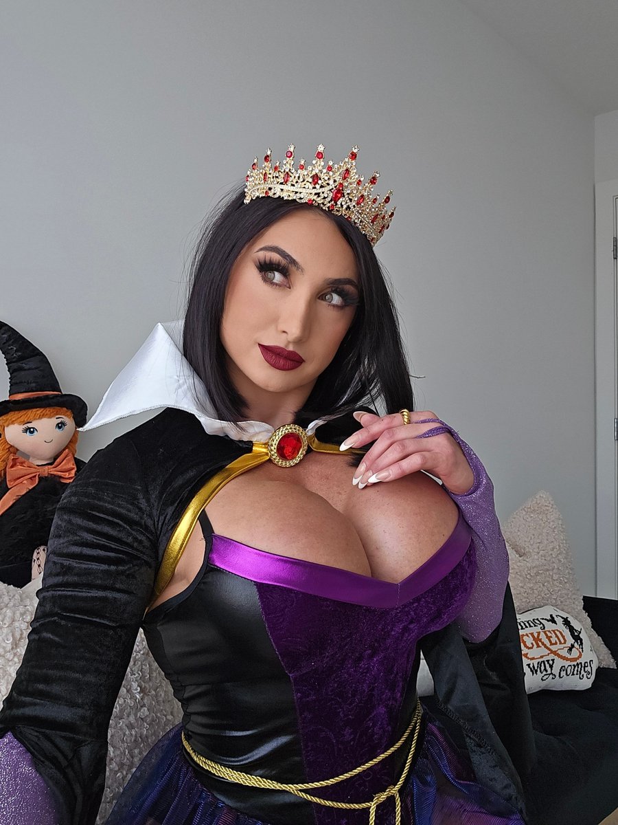 CherryDevivre's tweet photo. Sweet dreams ✨️👸🏻💖🔥💋😘🌙 https://t.co/Q2dQgxb9bW