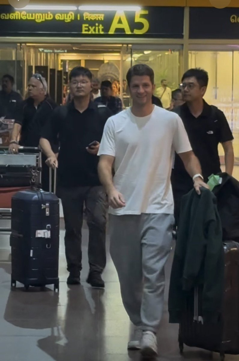 CRICBALLY's tweet photo. 🚨Nebojsa Kosovic has arrived in Kerala
The 31 year old midfielder has joined the team today 🔥and we can’t wait to see him play with Kerala blasters jersey 🔥
More to come do follow blasters fans ✌🏻
#indianfootball #isl #keralablasters #kbfc #keralafootball #nebojsa https://t.co/cumUgWSW65