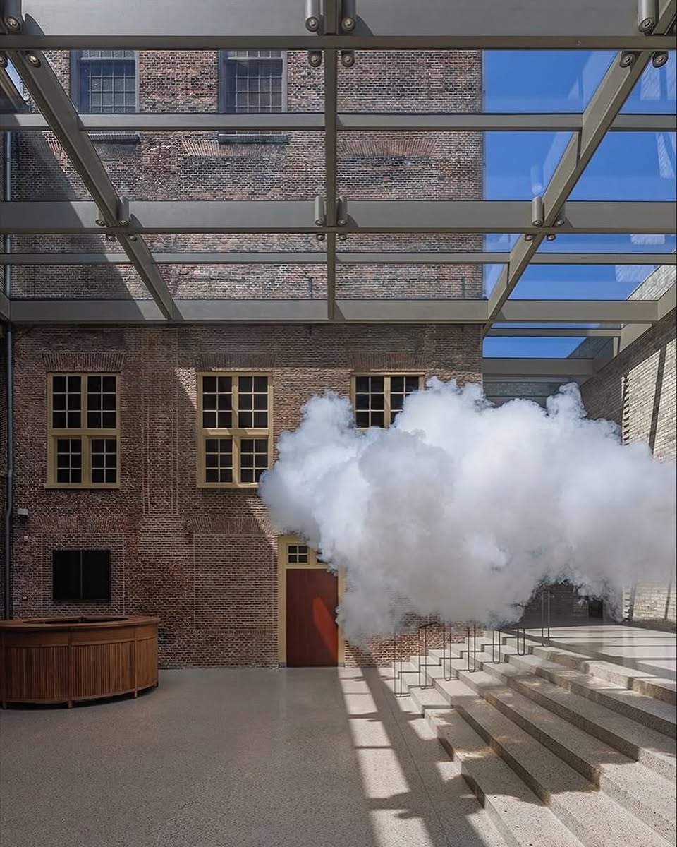Complex's tweet photo. Dutch artist creates clouds by balancing temperature, humidity, and light

(📷: @berndnaut ) https://t.co/LFaCNNXSmG