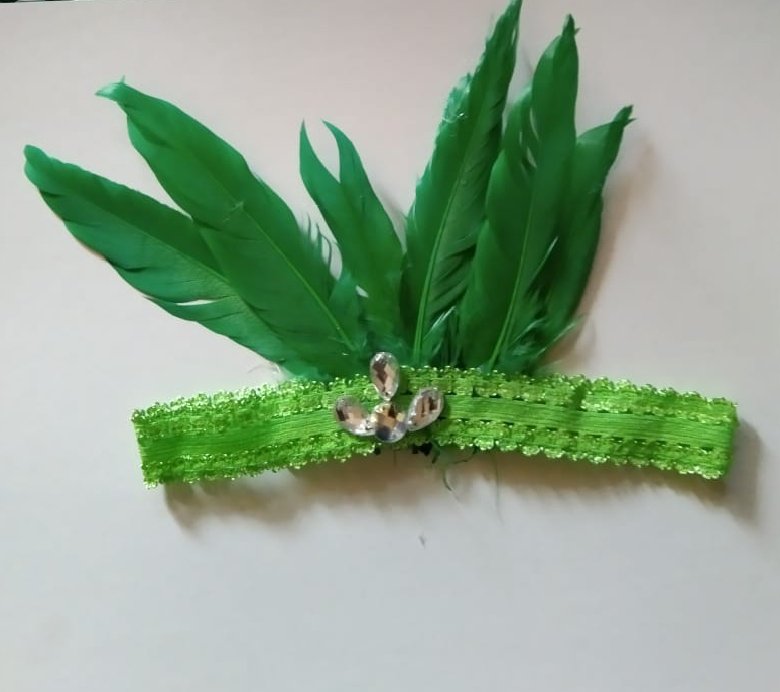 iny_zhao's tweet photo. 🪶 Bando Bulu / Bandana Bulu

Bahan bulu angsa, cocok untuk karnaval, pesta, pentas seni &amp; tugas sekolah. 
Bisa request warna 🎨
Tali karet dibuat dari karet kain: ±35 cm anak &amp; ±50 cm dewasa, elastis dan bisa ditarik lebih panjang.

📩 Chat untuk order!
https://t.co/Mg0O9IHtUn https://t.co/XMPGU4KCFU