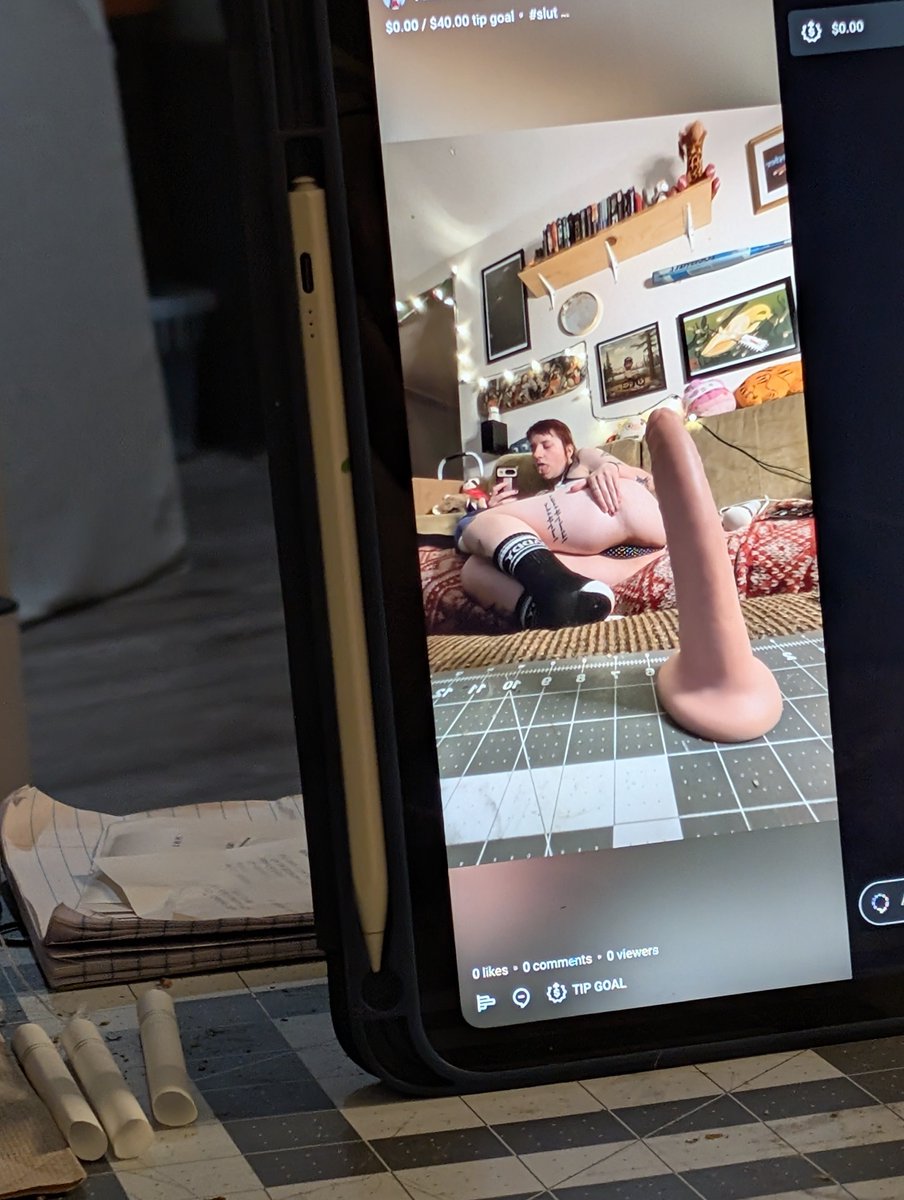 ande_rodginous's tweet photo. hanging out in chat all by myself &amp; I'm so lonelyyyyy 😭 anybody wanna come hang out &amp; tip me so I can strip already?? 😜 I'm hornyyyyy 🥵🪩🤡

https://t.co/OjnQEZ6HTM https://t.co/JTmh5w52TV