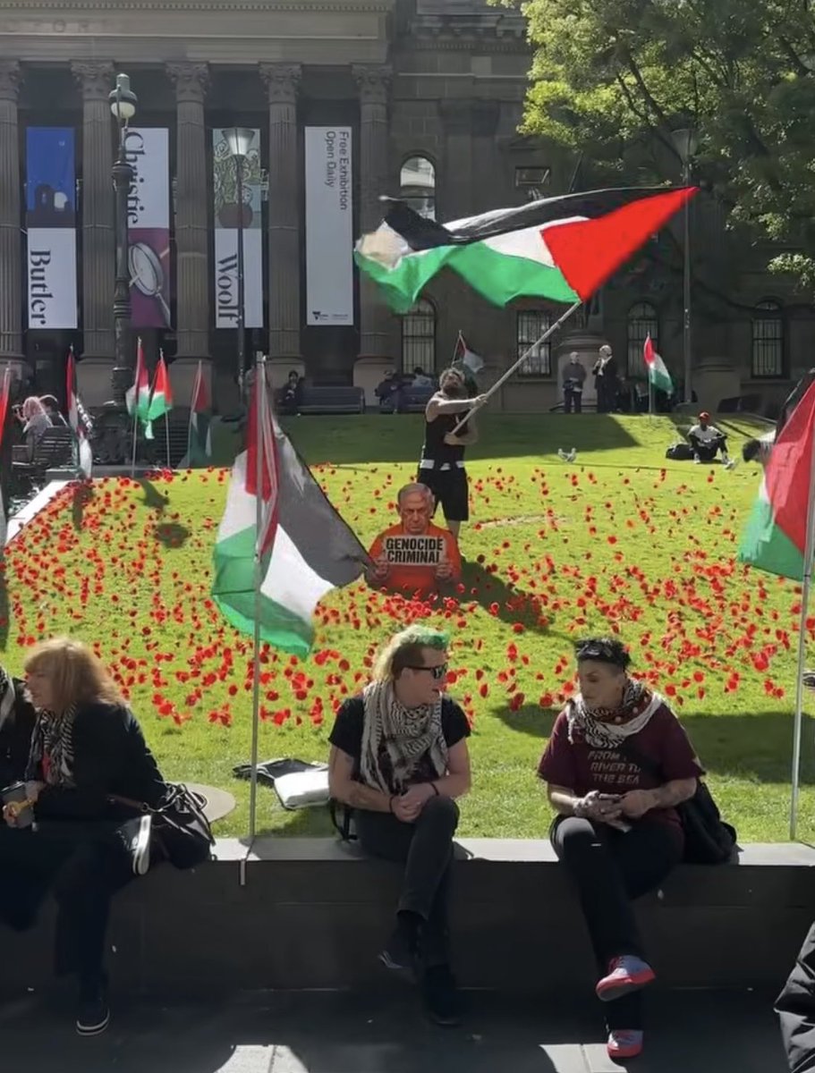 MarkWRowley's tweet photo. Outside the State Library of Victoria in Melbourne.

These people have no conscience or shame 🤔 https://t.co/HbpQIJvSA7