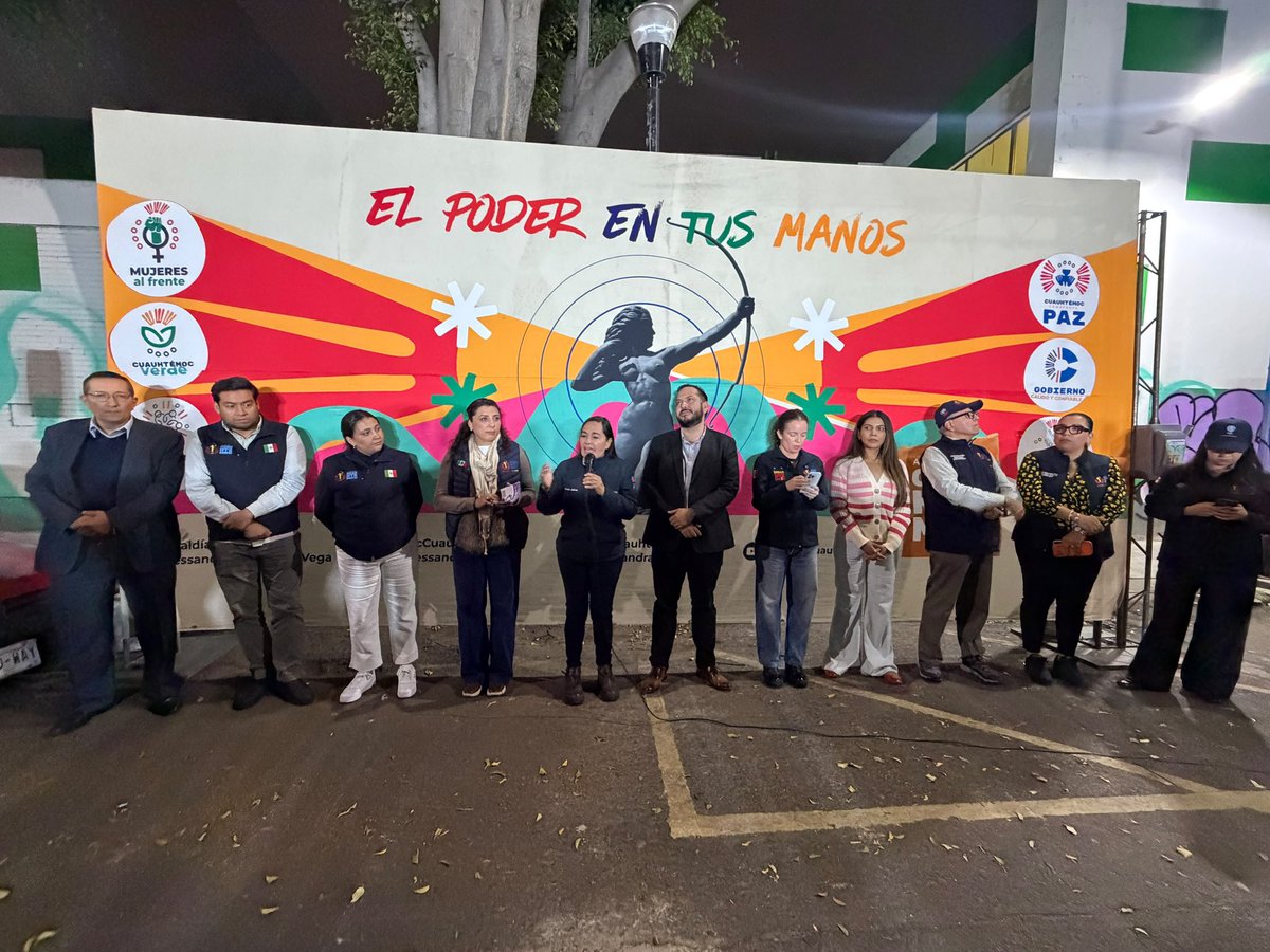 FridaJGuillen's tweet photo. 🌙 ¡Terminando el día de la mejor manera!

Un gusto enorme haber acompañado a nuestra alcaldesa @AlessandraRdlv a la entrega de luminarias recuperadas en la colonia San Rafael con #BrillaCuauhtémoc. ✨

Agradezco mucho la invitación a ser parte de estos avances tan importantes para las y los vecinos.

¡Calles iluminadas son calles más seguras! 💡👏

#FridaGuillén #ColoniaSanRafael #AleRojoDeLaVega #AlcaldíaCuauhtémoc