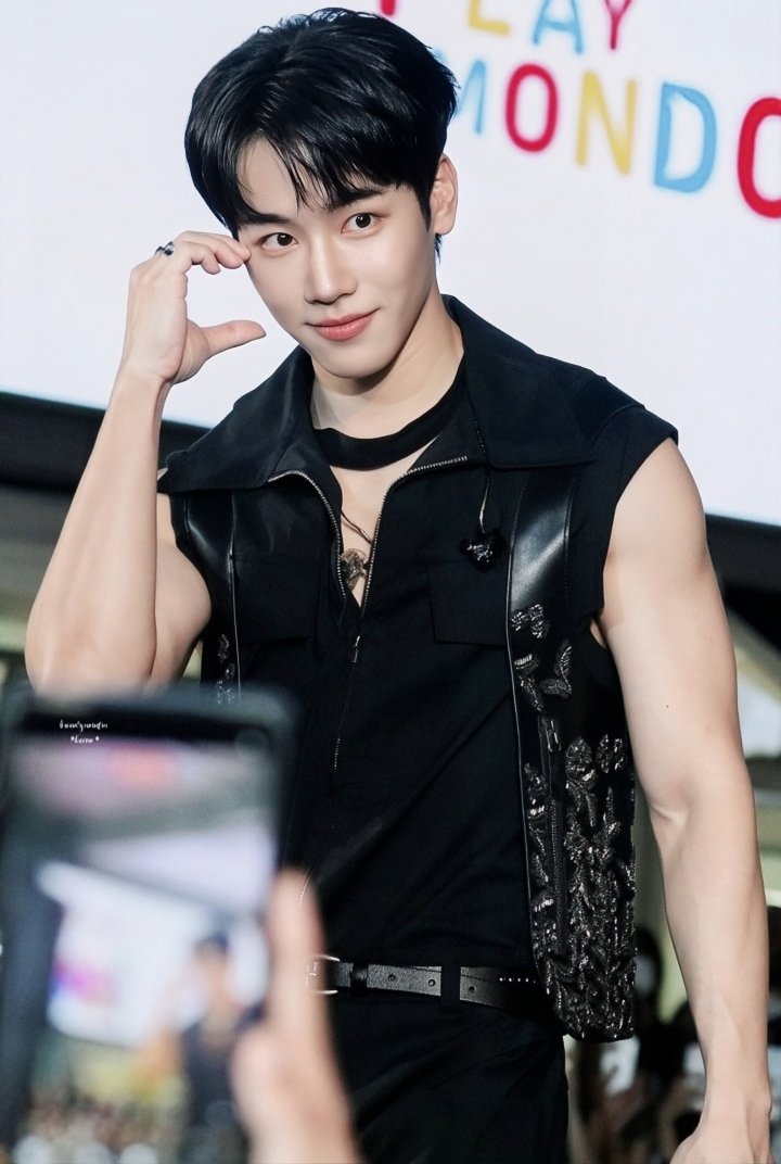 KwanzaMafia's tweet photo. น่ารักเกินกำหนด
PIL FAN INTIMACY
#PoliceinLoveFanEXP
#warwanarat : @warwanarat
#centralwOrld #𝐤𝐰𝐚𝐧𝐳𝐚𝐦𝐚𝐟𝐢𝐚 📸 https://t.co/gWSR1G1PiQ