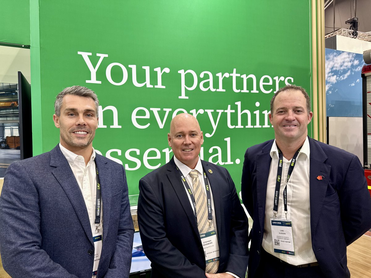 mnkairport's tweet photo. Great catching up with Ventia's Stephen Densmore at #LandForces this week. Existing infrastructure like MNKA can do more for Australia's northern defence, and partners like @VentiaServices are key to making it happen.
More about MNKA: https://t.co/1R2QMuFToC
#Defence #NorthernAustralia