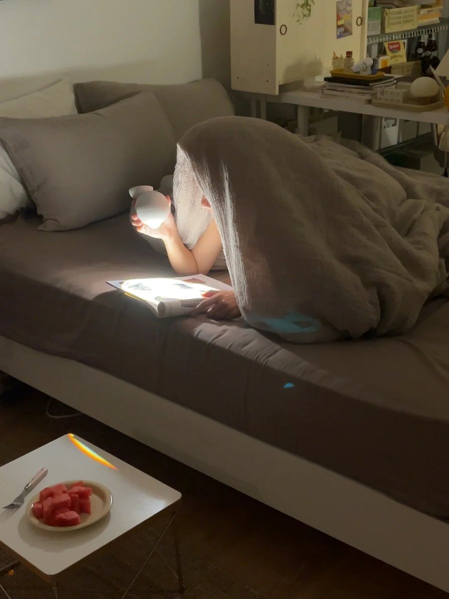 JoeLongieuv's tweet photo. [I hung a lantern, slipped into a warm cover, and tonight’s little glow feels like a cozy secret!]， https://t.co/DxwqJnBqP9