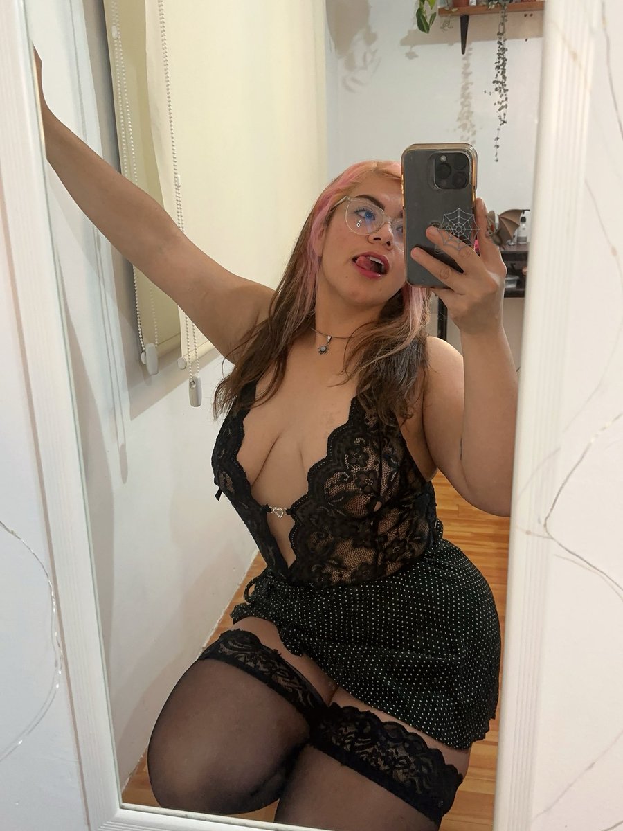 mondeliciosa11's tweet photo. https://t.co/NxJ3B4BpNn #nylonfetısh #ThickThighs https://t.co/KOYEfYuQWH