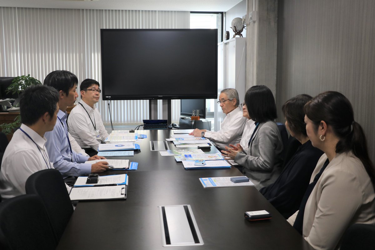 okayama_edu's tweet photo. １０月１日、公益財団法人日本ユニセフ協会キ��ラバン隊の皆さまが伊原木知事と中村教育長を訪問され、メッセージ交換を行いました。
ユニセフ・キャラバン・キャンペーンは、世界の子どもたちが置かれている現状への理解を促し、ユニセフの活動の普及・啓発を図ることを目的としています。 https://t.co/Dmo0jwou1P