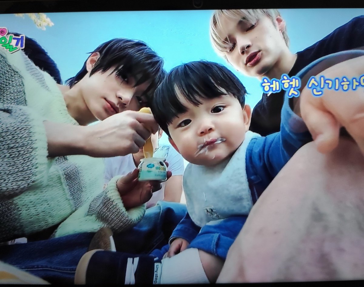 candyyoukaroll's tweet photo. When yah.. will I have 6 fathers like Yoojun? 🥲🫶🥰🐰🩷✨
#TXT #TXTParentingDiary https://t.co/aNJOwx9NPR