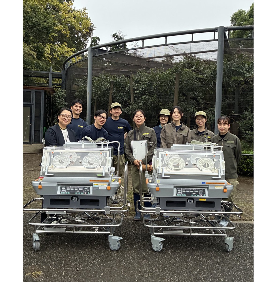 toritsubokutoh's tweet photo. 【#寄附】
このたび、当院で役目を終えた保育器2台を井の頭自然文化園に寄付いたしました✨

これまで小さな赤ちゃんたちの命を支えてきた保育器が、今度は動物の赤ちゃんたちを守る場で活躍します👍

井の頭自然文化園のみなさま、よろしくお願いいたします!
#墨東病院 #保育器 #井の頭自然文化園 https://t.co/DlAPoEcODI
