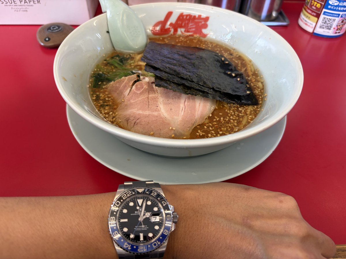 Percy9998's tweet photo. ハードウィーク3日目💪
早朝から仕事して、やっと本日一食目🍜

「約束は必ず守る」をポリシーにしてるけど、自分で自分の人生をハードモードにしてる気もする😓

昨日までの鬼残業で、週末の会議資料もなんとか完成！今日の日中のハードワークを乗り切れば…💦

その分、三連休はクソほど🍻しよ💪 https://t.co/BzILUXgxq4