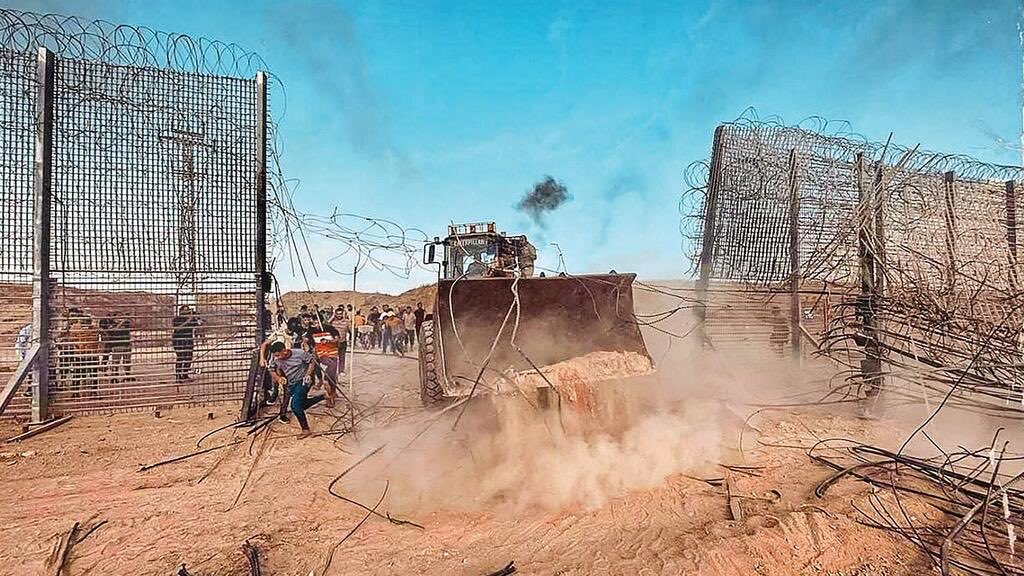 MaoistMasses's tweet photo. Over the past three years, Palestinians have shown the world that they will never be erased from their homeland. Glory to the resistance and resilience of the women, men, and children of Gaza! https://t.co/8MKMKiG6QP