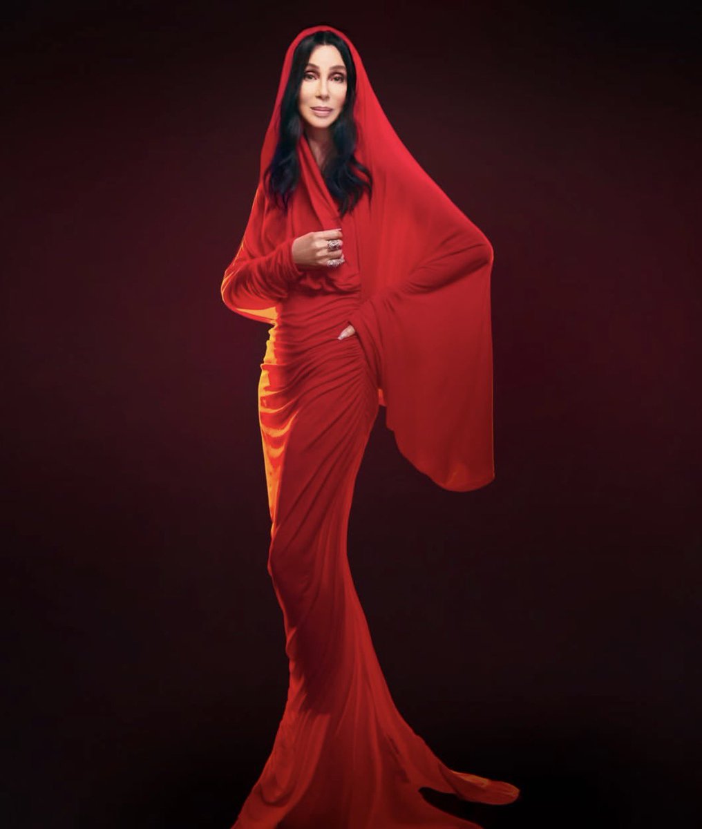 PopTingz's tweet photo. Cher teases something in new photo. https://t.co/N0L24eKKfv