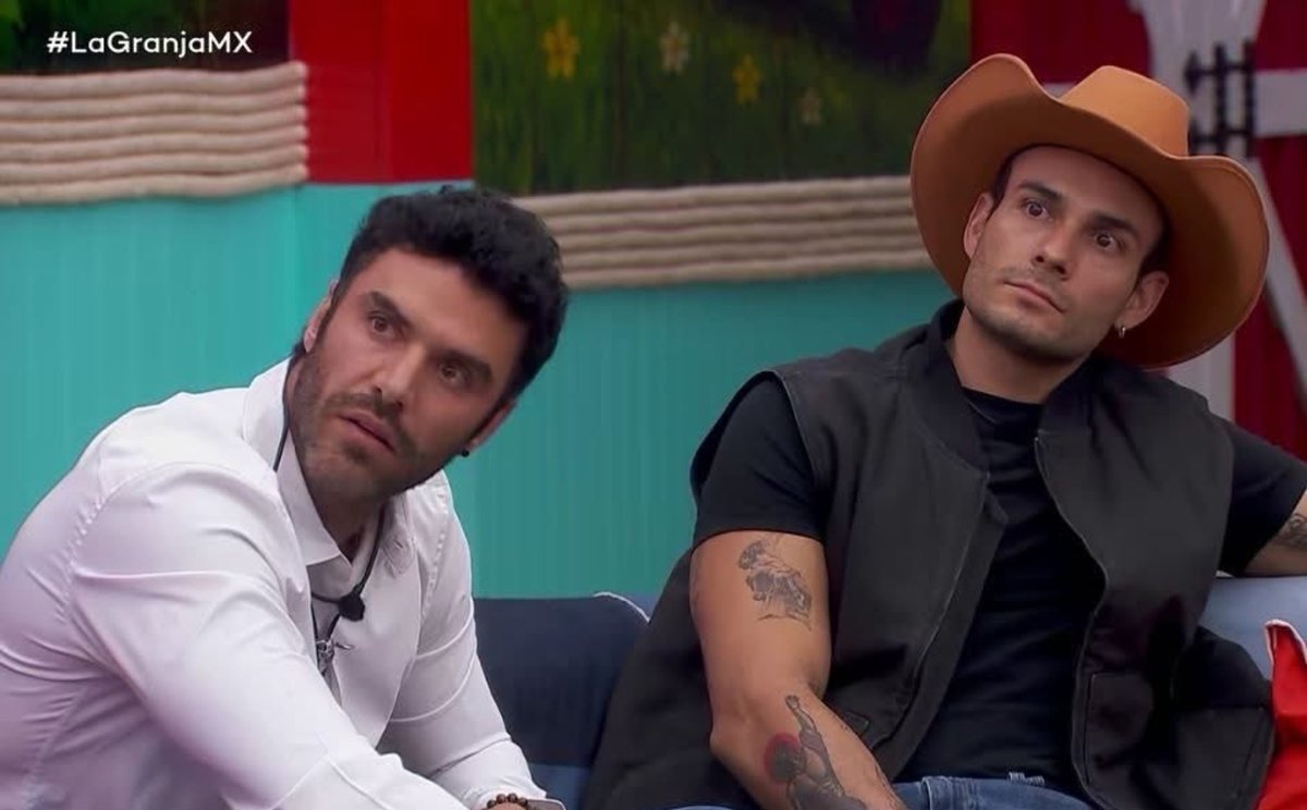 ErikaCanizaress's tweet photo. Con ustedes las verdaderas MACETAS de #LaGranjaMX.

Kunno empezó su capatacia diciendo que sería “semana de mujeres” y manda a Ivonne a duelo por mueble, pero estos dos pndjs brillan por su ausencia (más allá de su carpetazo homosexual que solo provoca asco).

#LaGranjaVIP https://t.co/C0oBIak0gA