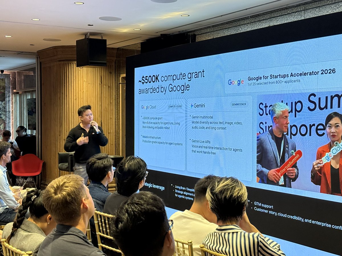 chatandbuild's tweet photo. @googlecloud at Bring Your Own Brain.
@howie_owi on @livingbrain in @GeminiApp Enterprise on scaling the Living Brain.
#BringYourOwnBrain #LivingBrain https://t.co/nRuoIyAMix