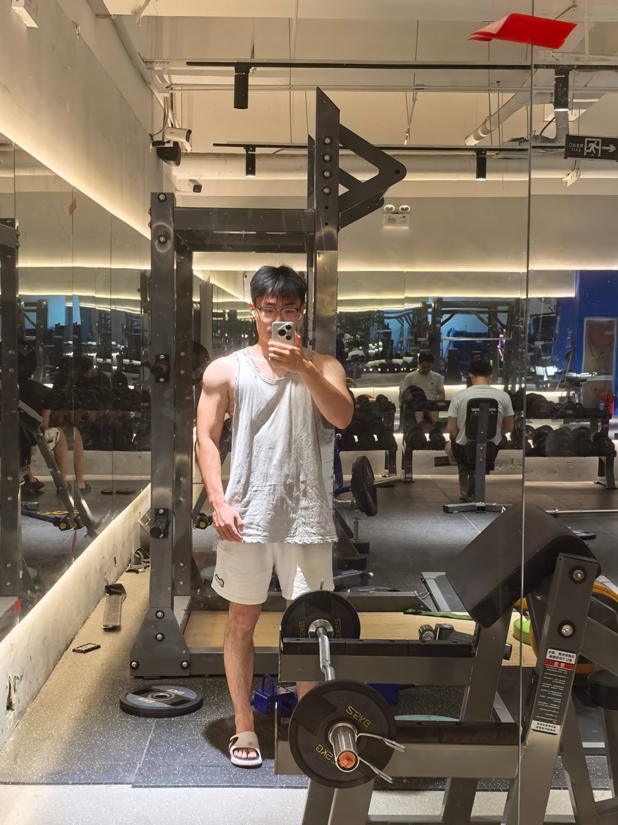 linkng11's tweet photo. 济南，读研中，175cm，70kg，常驻历下，抽烟，偶尔喝酒，无其他不良嗜好，找搭子，可以私聊我认识一下。 https://t.co/v8kKqUYHjW