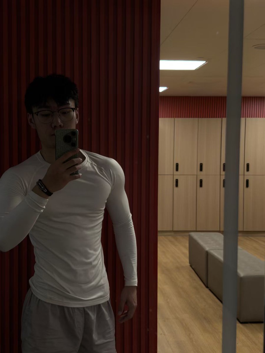 linkng11's tweet photo. 济南，读研中，175cm，70kg，常驻历下，抽烟，偶尔喝酒，无其他不良嗜好，找搭子，可以私聊我认识一下。 https://t.co/v8kKqUYHjW
