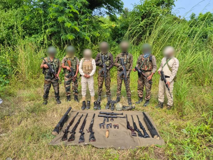 fronlines's tweet photo. Major Security Achievement in Manipur
A joint search operation by Spear Corps and Manipur Police along the Kukimun–Lamka Junction axis led to the recovery of 14 weapons, ammunition nd other war-like store
A significant step towards strengthening peace and security in the region🫡 https://t.co/HqsoHgWpaZ