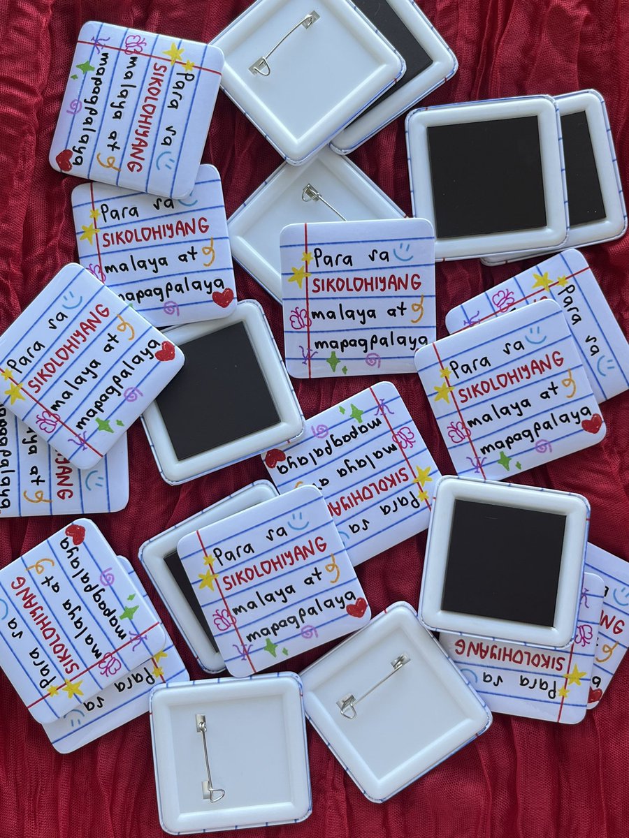 lizardrpm's tweet photo. hello #rpmtwt crowd sourcing lang hehe,, sino po here yung 5pm tomorrow? i’ll be giving these pin badges / red magnet as freebies since bday ko rin tomorrow 🥹✨

let me know na lang po ng eta niyo since around 3pm pa ung eta ko hehe. see youuu! 🤍 https://t.co/CrbHmVYJnZ