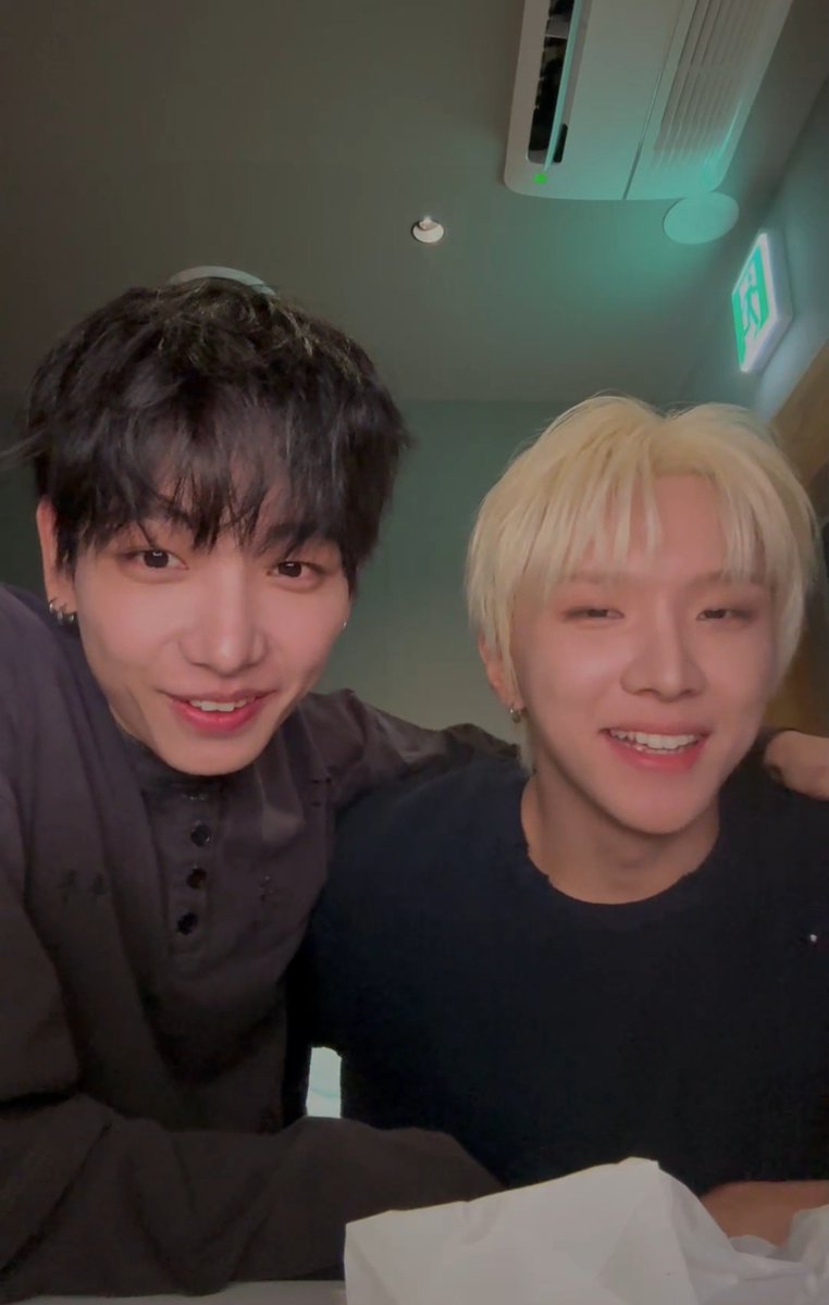 woonmyungzly's tweet photo. they talked about the situation🥹 jaehyun said he understands that it might be uncomfortable to woonhak's fan and he won't make excuse he also felt sorry to woonhak. the whole conversation was so healthy and mature i love my woonmyungz sm they keep emphasizing they r close too 🤍 https://t.co/oM3EydcqQg