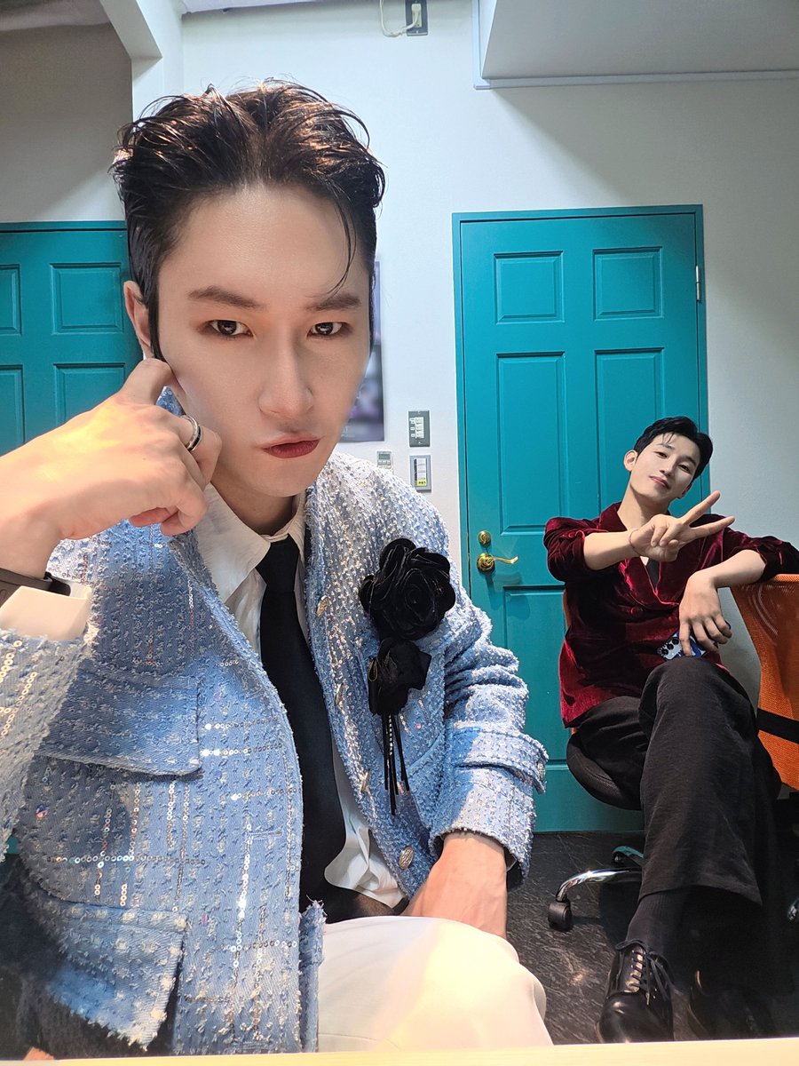 shinsekai_nw's tweet photo. [📸]

メンバーカラーが似合って
キマっちゃう俺ら🌹

#新世界 #NEWWORLD #SHINSEKAI #신세카이
#ソンホ #SUNGHO #홍성호
#ワンチョル #WANCHUL #김완철 https://t.co/qDUog2UOMC