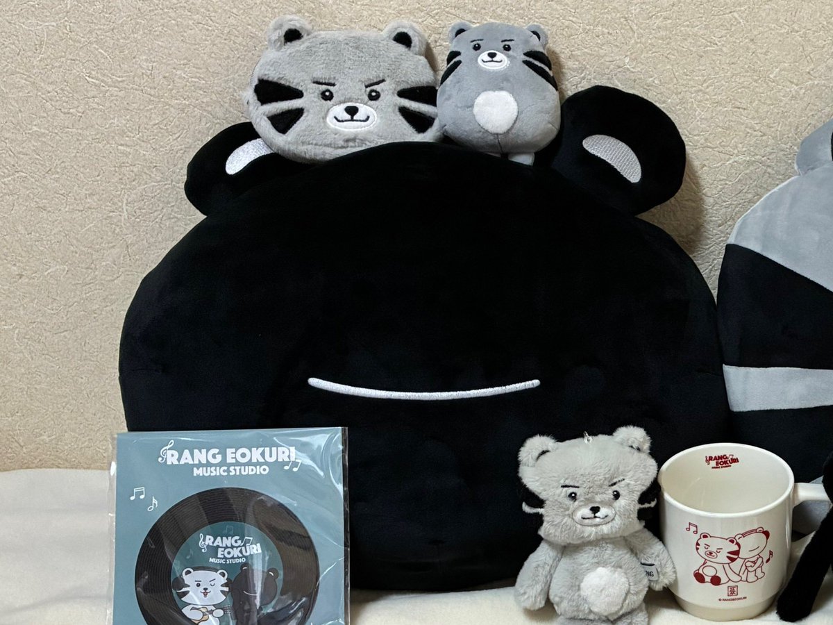 pauljjak_miwa's tweet photo. RANG🐯&amp; EOKURI🐸開封の儀〜✨
やっと開封することができました♡
本当に可愛すぎて幸せ〜💕
肌触りが良くて、どれも想像以上に可愛かった〜❤️
お洋服、再販してくれると良いなあ🙏

#안효섭 #AhnHyoSeop #アンヒョソプ
#RANG #EOKURI https://t.co/6zyjZe4b1E