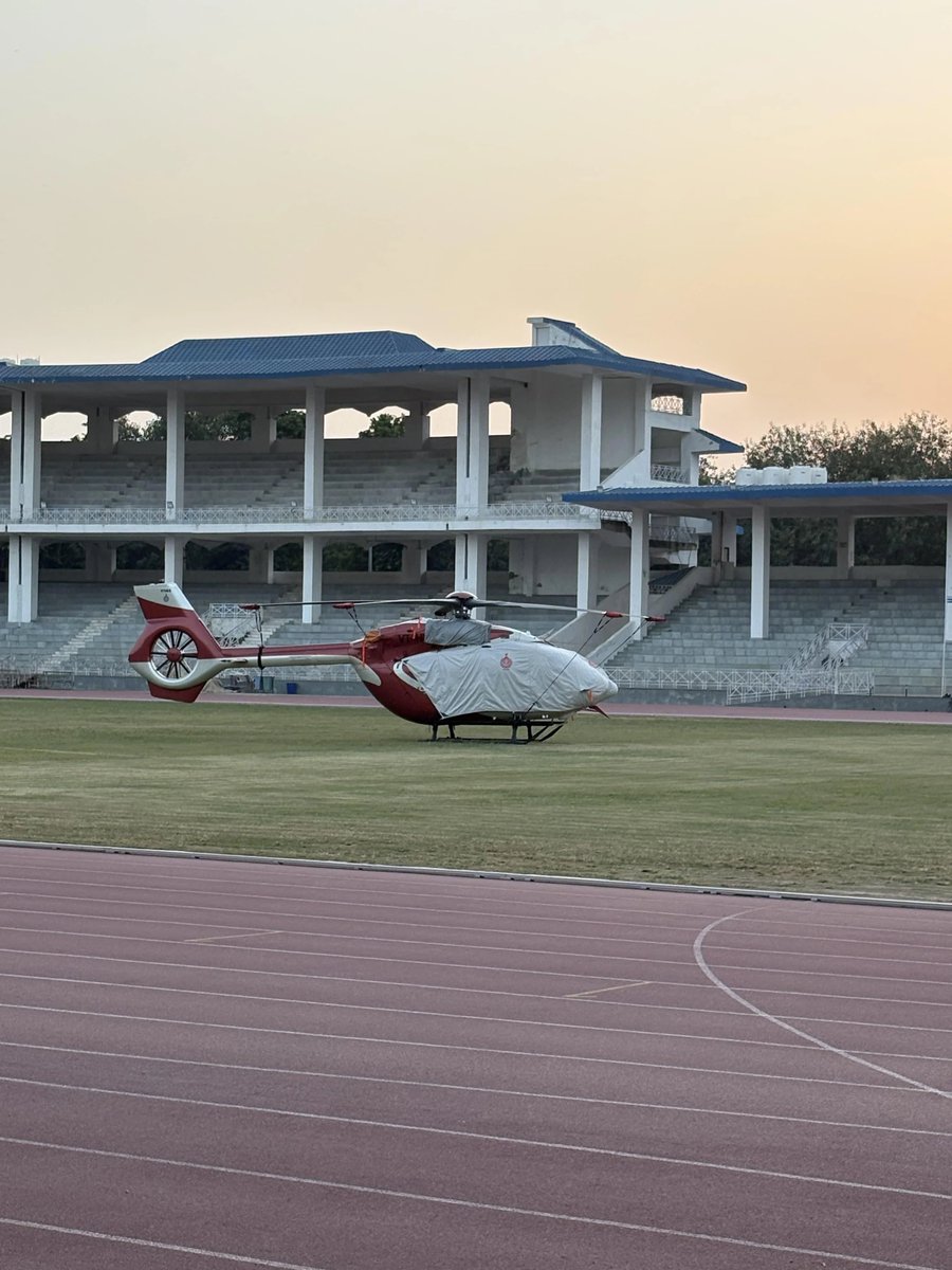 Taga_uvacha's tweet photo. Who needs actual sports infrastructure when Haryana BJP can convert multi-sport Tau Devilal Stadium into VIP parking lot? 🚁

From suspending roadways services in gurgaon to this.

Thank you @NayabSainiBJP @BJP4Haryana for this facility. 🙏🏼 https://t.co/EDQ2wko4Up