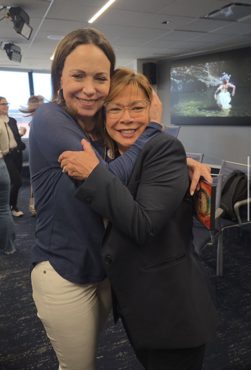 IdaniaChirinos's tweet photo. Gracias por habernos devuelto la capacidad de creer, que la coherencia y los principios son perdurables en la política!  Feliz cumpleaños @MariaCorinaYA Más temprano que tarde recuperaremos la libertad y la democracia de Venezuela, será entonces tu mejor regalo de vida! https://t.co/dlGqtLFUny