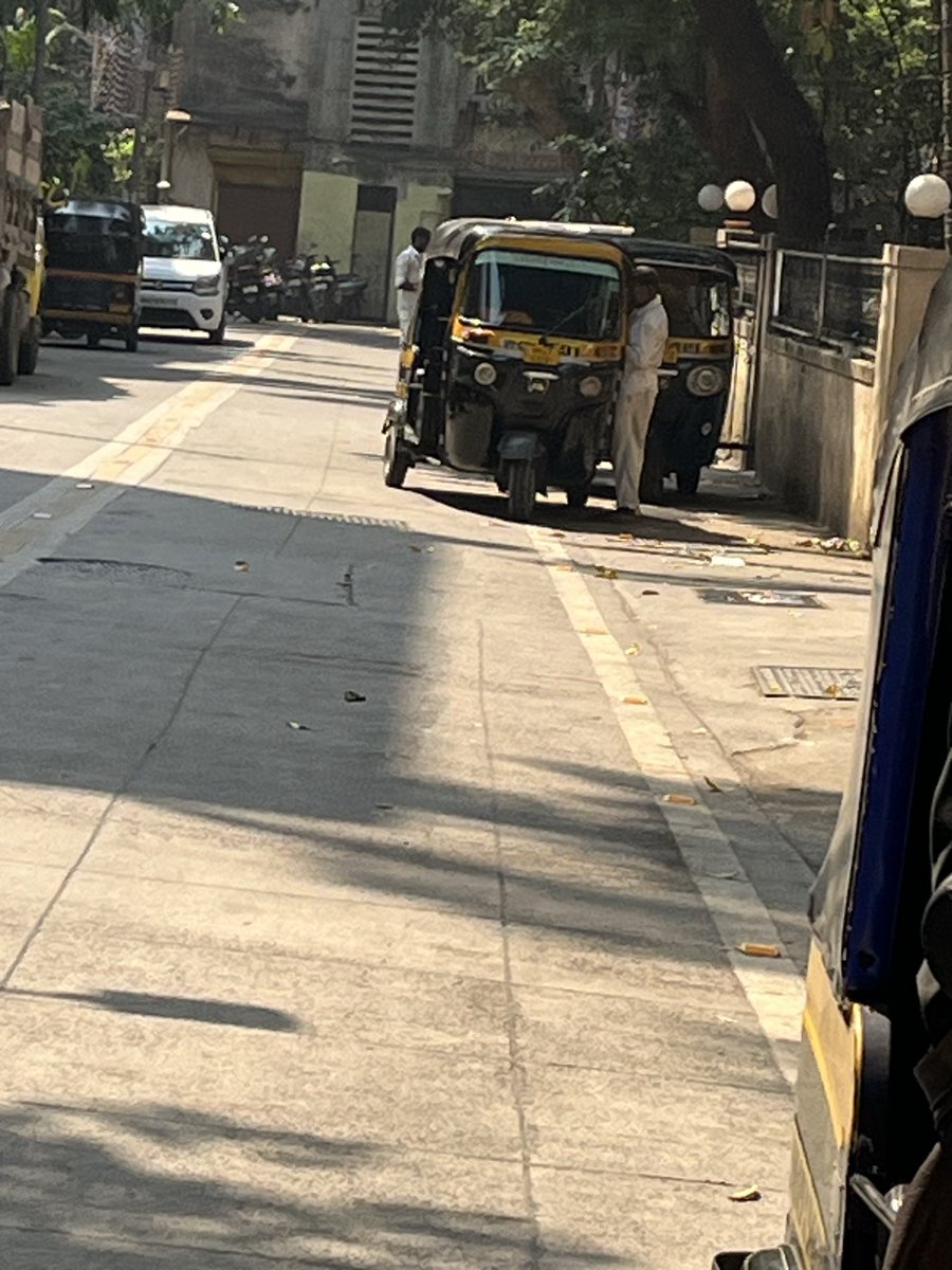 brijennishar's tweet photo. @MTPHereToHelp 
All of them are empty but deny to take short distance / Goregaon Station they just keep waiting for lady or long distance please take action against this type of drivers ! https://t.co/oE1XkvOO3b