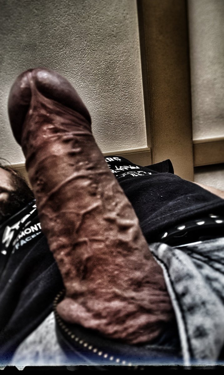 MasterDK1985's tweet photo. Heute präsentiere ich meine Aussicht, wenn ich vor meinen Meister brav kniee.
#DILF #bigdick #ädrig https://t.co/urmf6Qi6SU