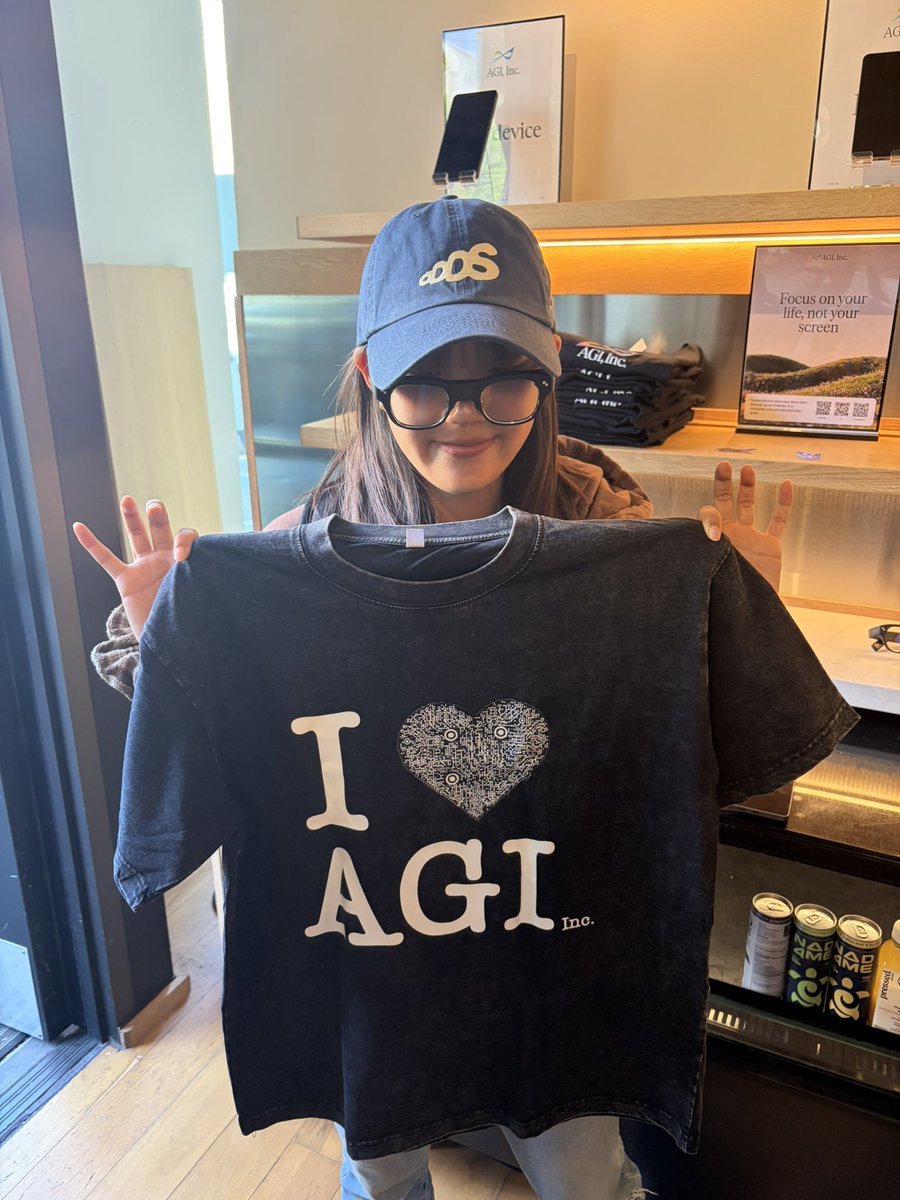 sunaiskorean's tweet photo. @agi_inc glasses was rly impressive https://t.co/MZEEpDaUWu