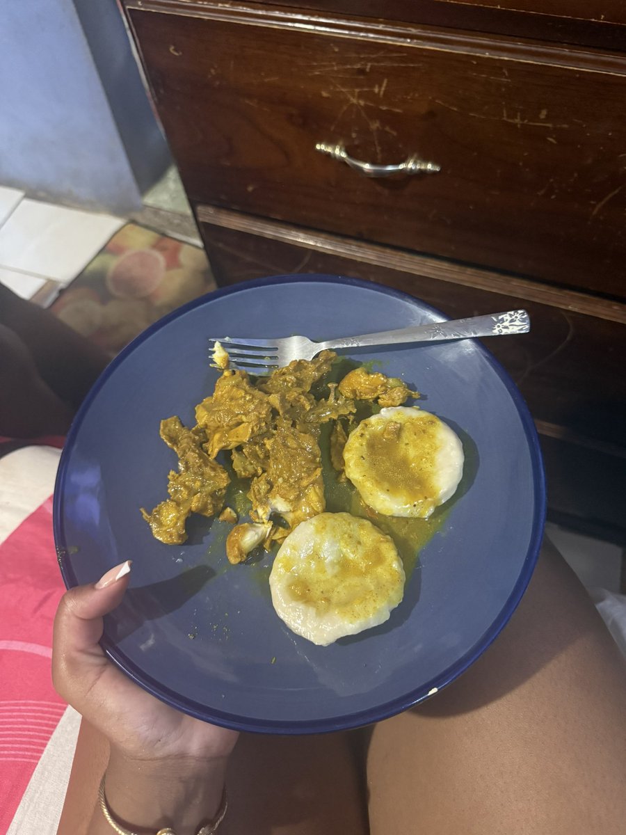 goodgyalhav's tweet photo. in jamaica eating everything #big https://t.co/P0v6doIa1L