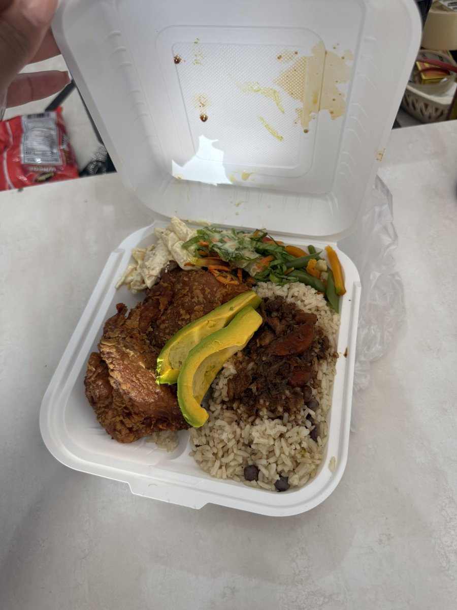 goodgyalhav's tweet photo. in jamaica eating everything #big https://t.co/P0v6doIa1L
