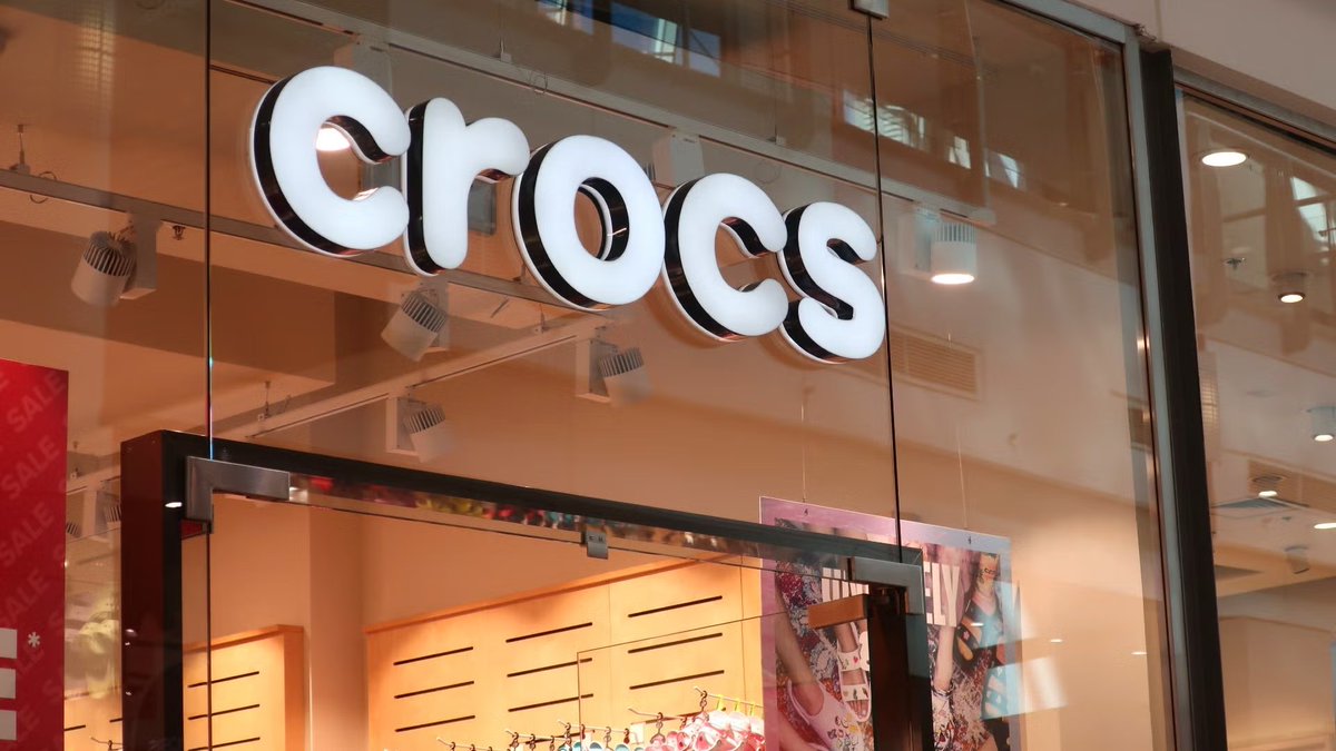 NaFaUpSpo's tweet photo. 🇺🇸 #Crocs is positioning India as a strategic sourcing & #manufacturing hub for its global ops, with #India identified as a priority market in the #APAC region.
Crocs manufactures through partner #JROneKothari Footwear at the SIPCOT Industrial Park in #Perambalur, #TamilNadu 👟 https://t.co/ZDG3mgHIUs