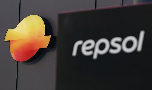 mundo_petroleo's tweet photo. Repsol cuadruplica su margen de refino en el tercer trimestre frente a 2025, hasta los 36,2 dólares/barril https://t.co/LcVDIPI9R7 https://t.co/EFRAnmsaOz