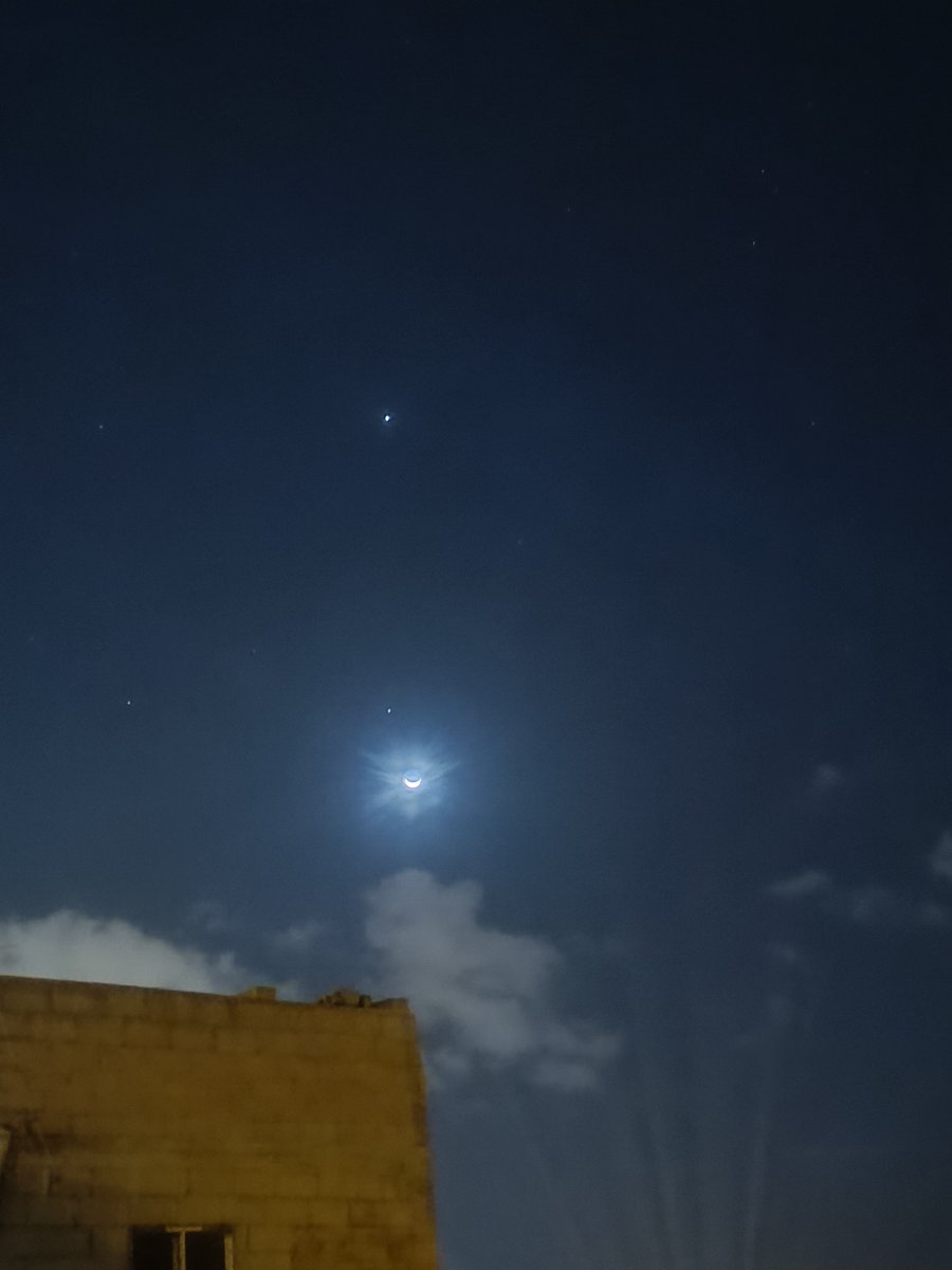 EvaCCF's tweet photo. Se presenta otro día agotador,después de otra noche 😳, toca levantarse,aunque visto lo visto madrugar tiene su lado bonito.Que cielo tan bonito. #BuenosDias #NoHayMalQuePorBienNoVenga #SeanFelices #VivanElHoy https://t.co/LFOOnYX1jh