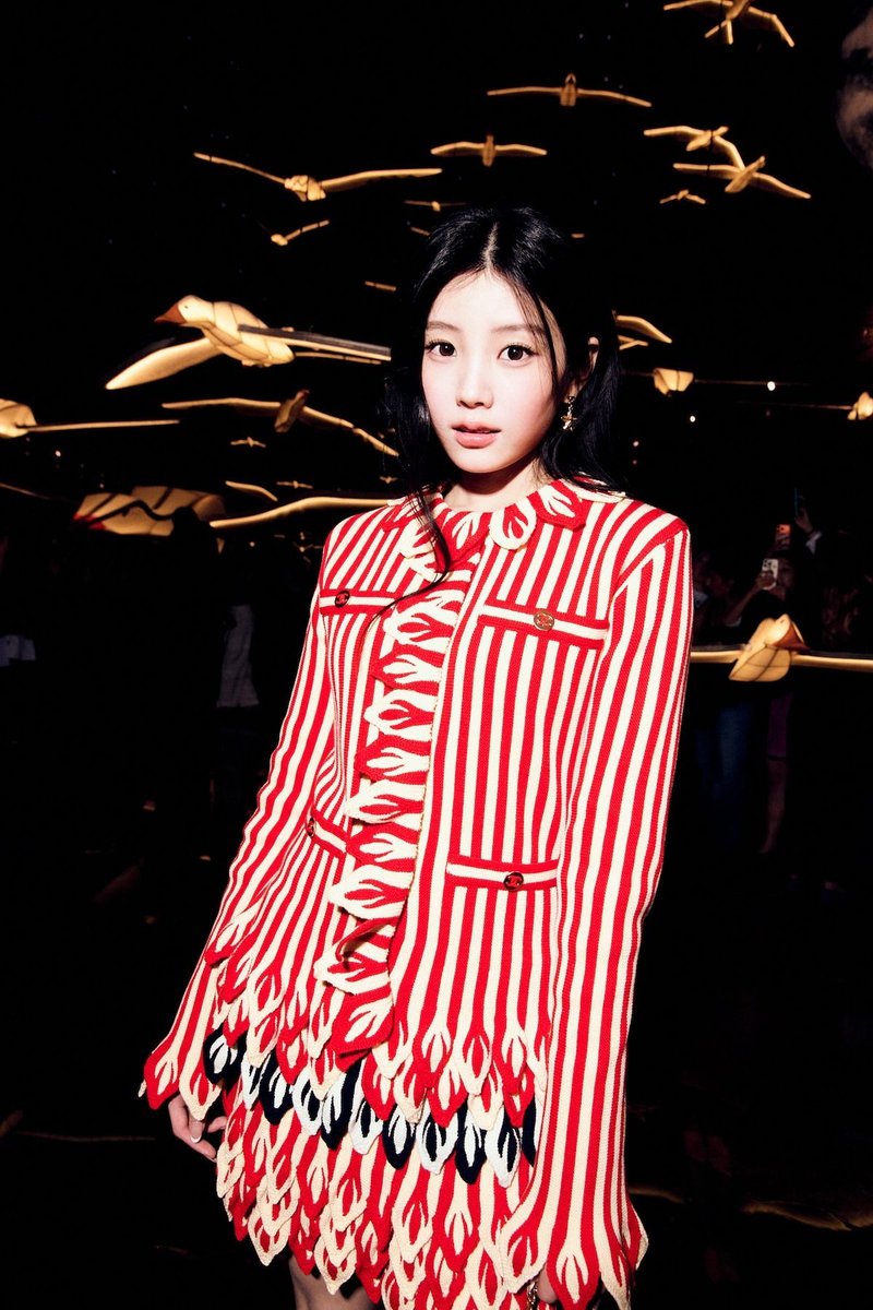 voguejp's tweet photo. SixTONESの松村北斗やILLIT ウォンヒ、CORTIS ゴンホらが集結！ シャネル2027年春夏コレクションのフロントロウSNAP

https://t.co/hn4qbb9rmf https://t.co/Jtjug0r5ZO