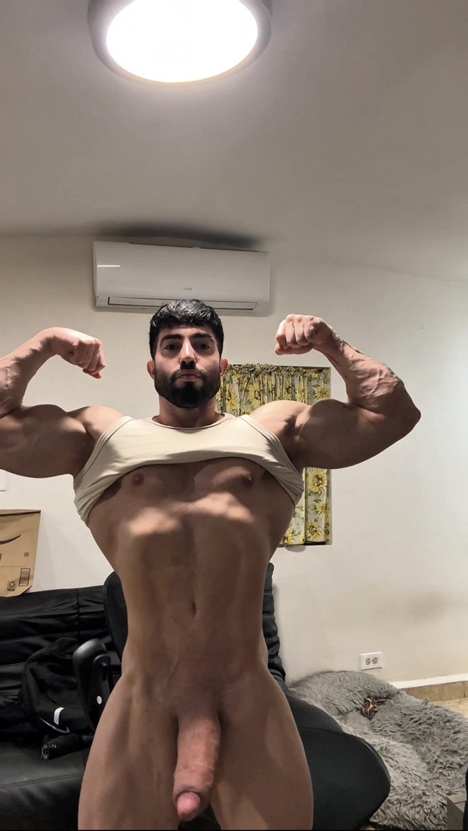EddieMiami_'s tweet photo. Like my Front Double B?😈

https://t.co/pUXLcpKrqT https://t.co/ZDToBXoVzK