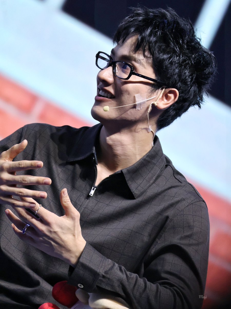 momiji_mig's tweet photo. 🐋☀️💙

TAYTAWAN LH ON STAGE
#GMMTVLiveHouse 
#Tawan_V https://t.co/NRw8Xx6lGW