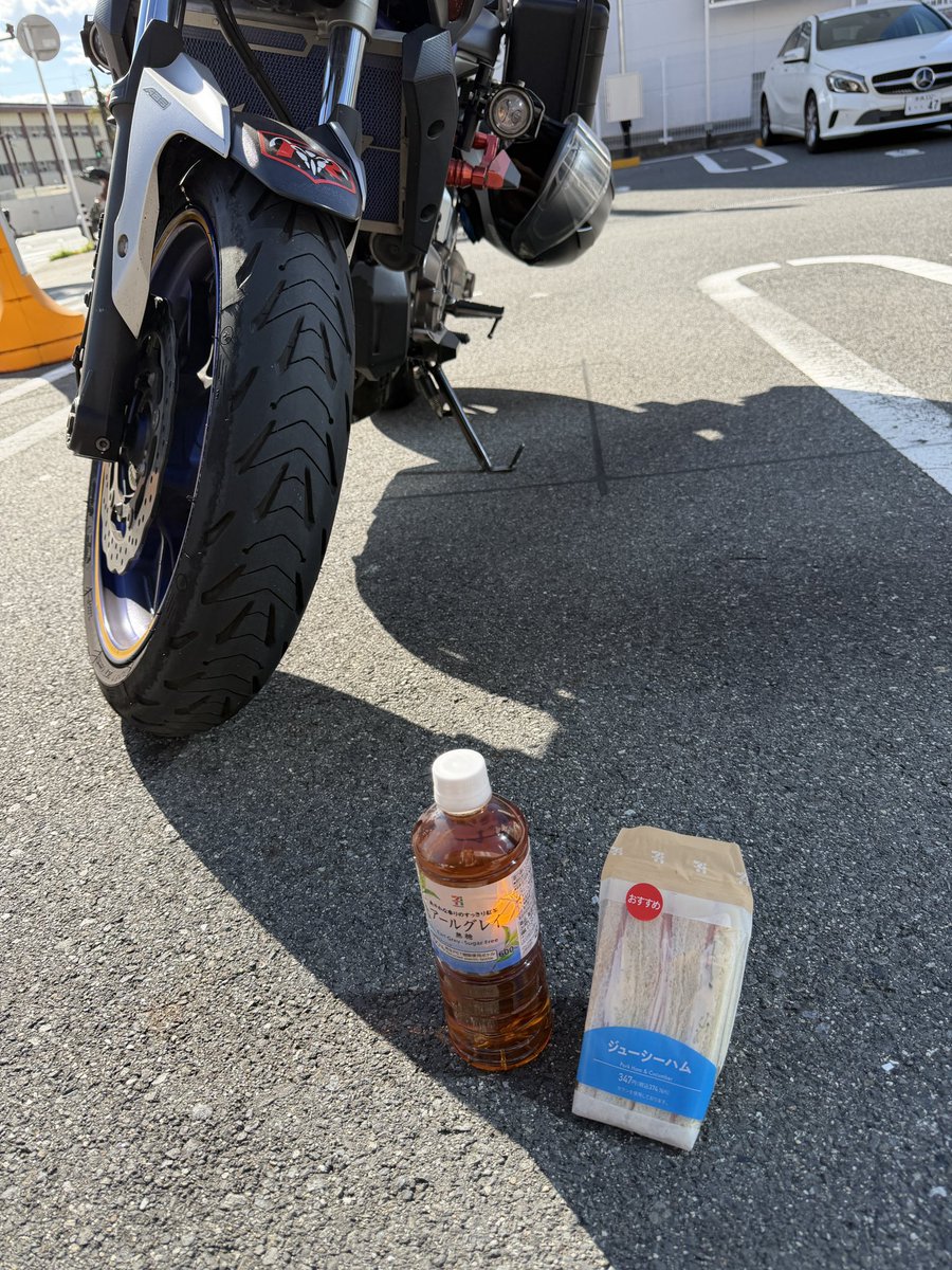 cb1300st_sc54's tweet photo. 一人でバイク乗ってる時の昼メシってこうなりがち😅 https://t.co/3YluCLXQjP