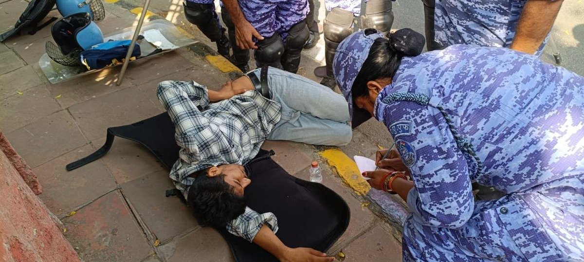 crpfindia's tweet photo. Exemplifying "Serving Humanity with Sensitive Policing," on the 34th Anniversary Day of #RAF, troops of A/104 #RAF swiftly assisted a citizen, Shani Sharma, who collapsed due to acute abdominal pain near Jai Singh Road, New Delhi.
RAF ​Personnel promptly coordinated with a PCR van to ensure immediate medical attention.

#NationFirst
#Vandematram150 
#MissionNaxalMuktBharat2026
@gpsinghips
@crpf_j
@CentralZoneCrpf
@northeast_zone
@southzone_hyd
@RAFCRPF
​@DelhiPolice
@104Raf62646