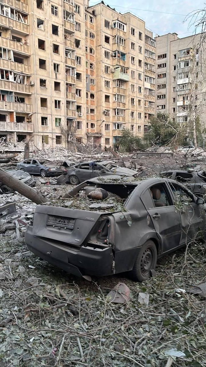United24media's tweet photo. 🚨 BREAKING: Russia launched a massive combined attack on Kremenchuk, inflicting widespread damage on multiple apartment buildings.

Regional officials described it as one of the heaviest strikes on the city's residential area since the full-scale war started. https://t.co/YLzmr6gWaQ