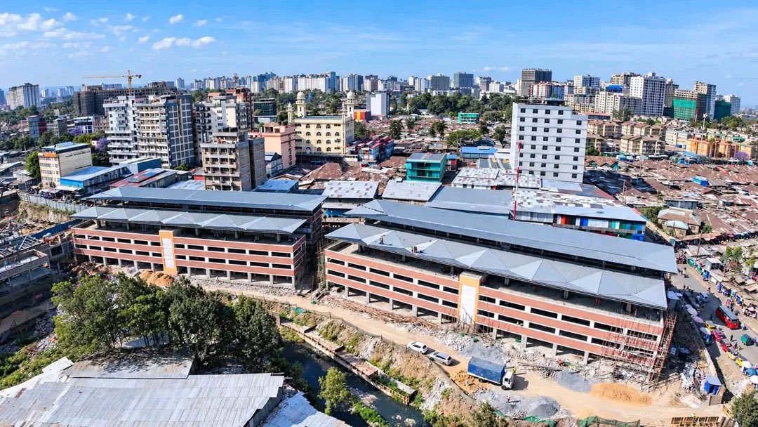 FrankMtetezi's tweet photo. President William Ruto made the best decision to build this Gikomba Market , Nay sayers Like that Wamunyoro villager Rigathi Gachagua tried to pull a tribal card about Kikuyus being  targeted with their business by demolition of the ever on Fire kiosks and vibandas.
It indeed  took courage and vision to counter such cartels , in few weeks the Market will be ready for all traders from Kikuyus ,Kamba,Kisii and others For use , 

Fact :Singapore dream is achievable and TUTAM is inevitable ; Cc @paulinenjoroge 😂✌️