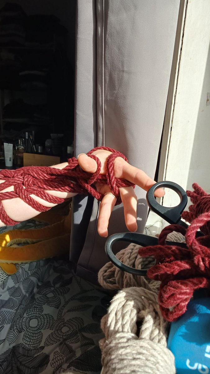 Charliie_off's tweet photo. Kinktober jour 4-5-6 @shibari_study 🔥 https://t.co/fjbWRNMATJ