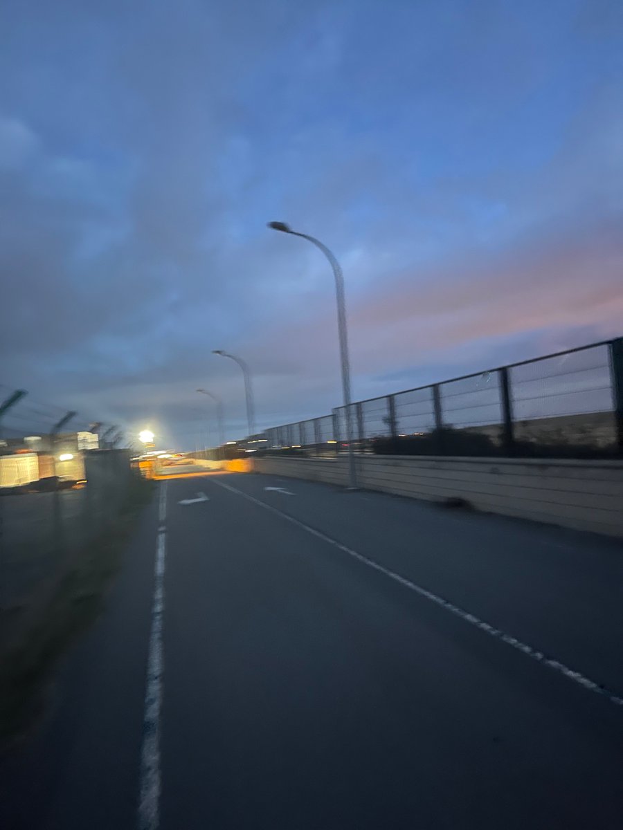 NuriaLL417681's tweet photo. @My_Saba_es @neurogoya @usuariosaveseg1 @My_Saba_es en ese mismo parking, hay un zona, la del fondo, sin luces en los techados de las plazas de parking ni en el camino (las farolas apagadas). A ver si lo arregláis también. Gracias (en las fotos parece que hay luz, es la cámara del móvil. A esa horas es de noche) https://t.co/tHHfcPo4AO