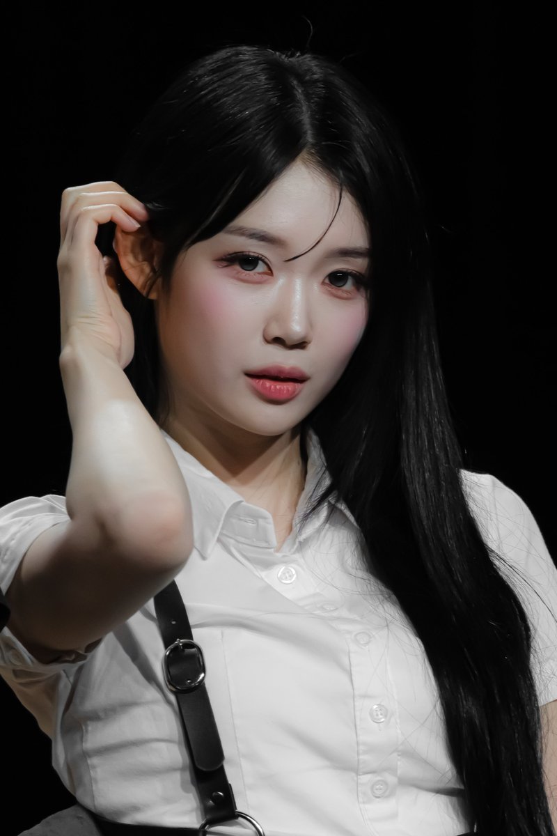 Moonnight_S8's tweet photo. 261004

요원인 줄 알았던 내가 마피아 대부의 막내딸..??🔫🔫

#tripleS #트리플에스
#공유빈 #Yubin https://t.co/RXBVNM67w4